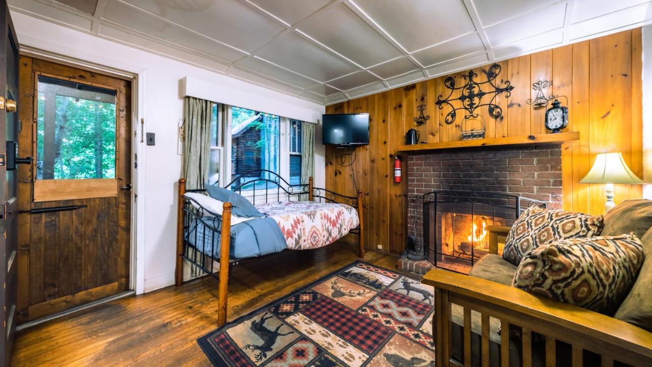 Log Cabin Motor Court Asheville Exterior foto